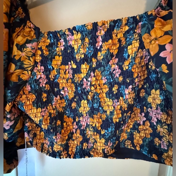 Live 4 Truth Black and Orange Puff Sleeve Crop Blouse Size Large - Picture 3 of 10